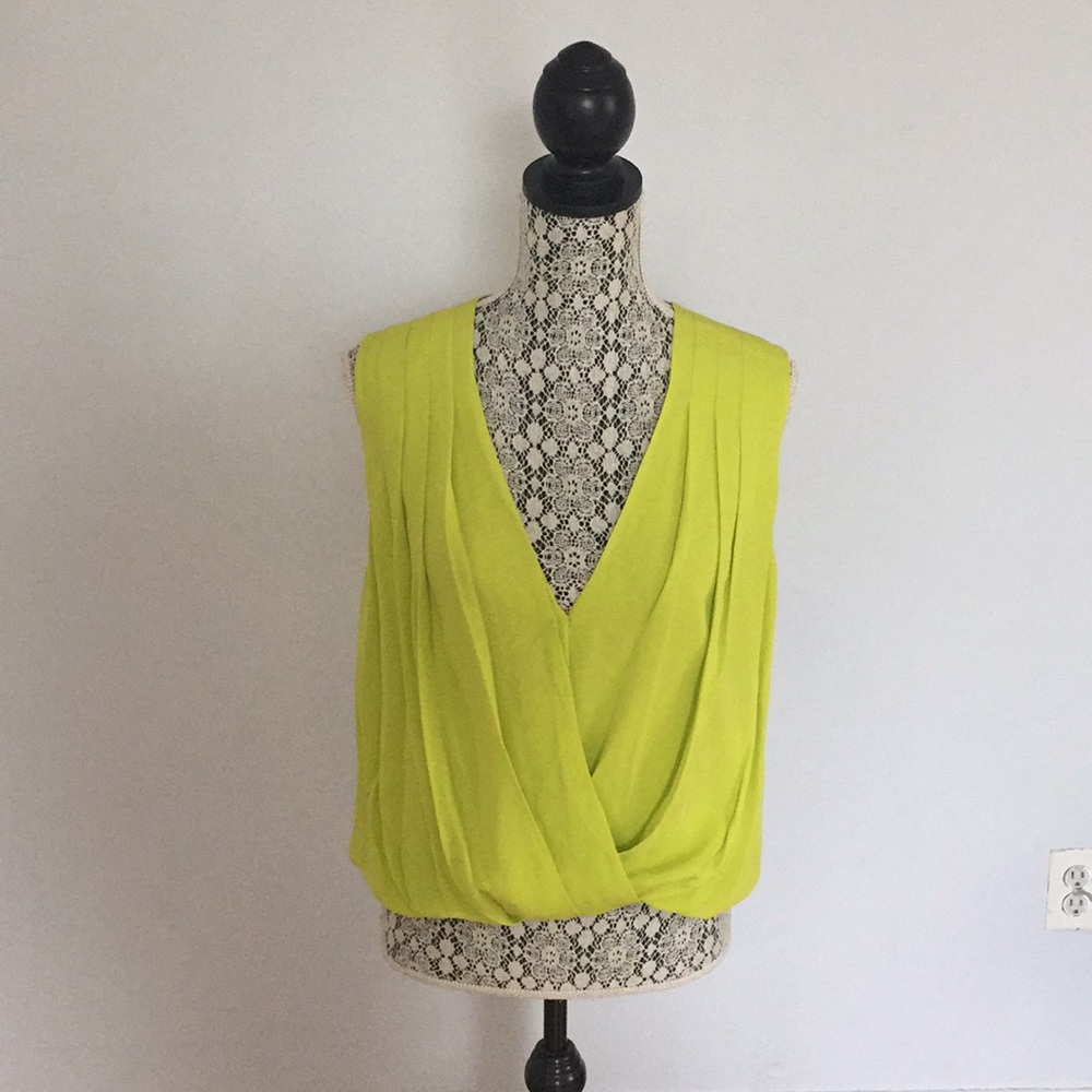 Alice + Olivia sleeveless blouse M